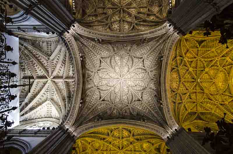 Sevilla 019 - catedral - techo.jpg